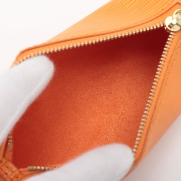 Authentic Louis Vuitton Epi Soufflot - Picture 10 of 14